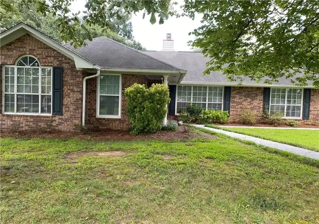 Photo 3 of Sale Pending at 24 Nw Boulder Dr, Rome, GA 30165 | MLS# 7823547 | Listing updated on 2026-08-26