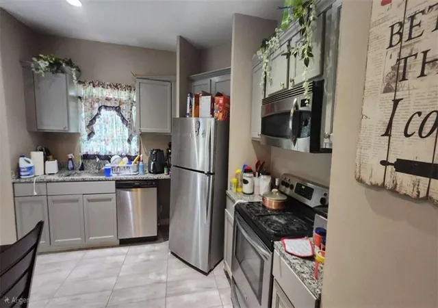 Photo 3 of Single family home for sale at 1423 Metropolitan Pkwy, Atlanta, GA 30310 | MLS# 7811574 | Listing updated on 2026-09-13