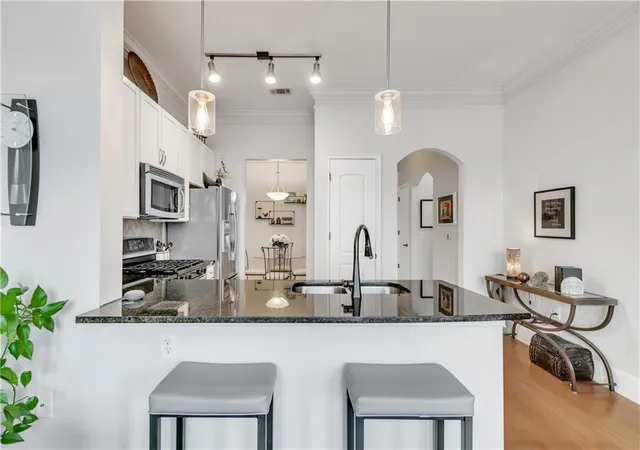 Photo 3 of Condo for sale at 3621 Vinings Slope SE #1537, Atlanta, GA 30339 | MLS# 7765426 | Listing updated on 2026-09-01