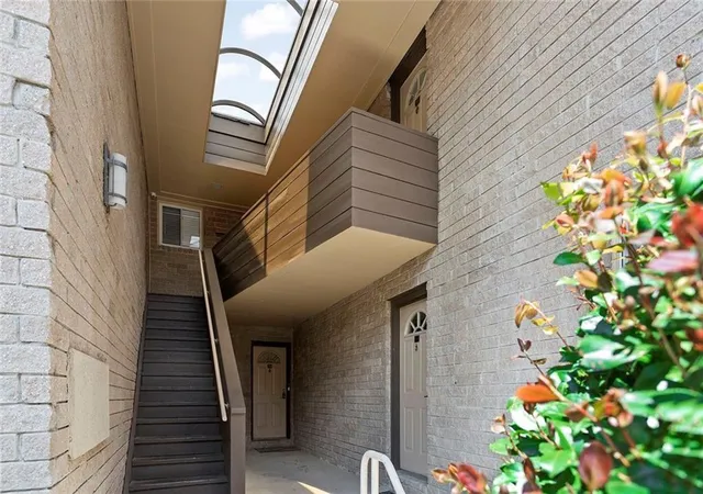 2nd image of 346 Carpenter Dr #67, Sandy Springs, GA 30328 | MLS# 7798975