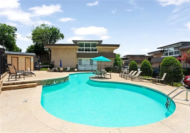 3rd image of 346 Carpenter Dr #67, Sandy Springs, GA 30328 | MLS# 7798975