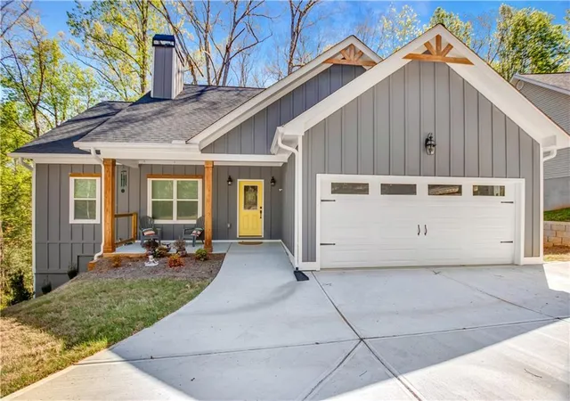 Homes for sale in Clarkesville, GA | 169 View St, Clarkesville, GA 30523 | MLS# 7793635