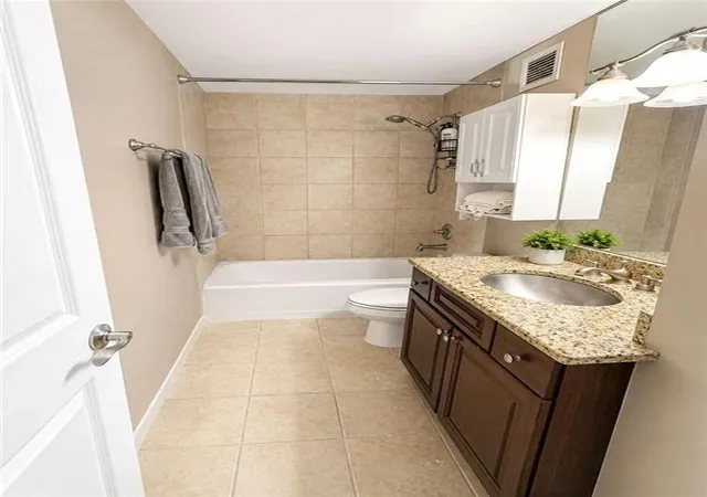 Listing Photo 2 - Condo for sale in building located at 2479 Peachtree Rd, Atlanta, GA 30305 - Unit #APT 1003
