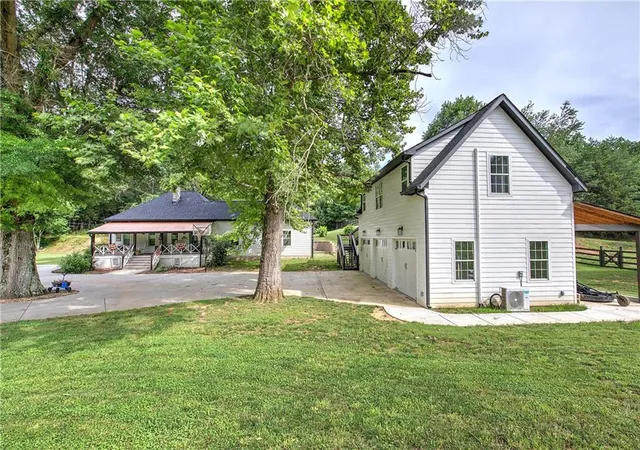 3rd image of 182 Henry Mack Hl Rd, Rydal, GA 30171 | MLS# 7789142