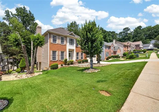 3rd image of 6971 Waters Edge Dr, Stone Mountain, GA 30087 | MLS# 7800586