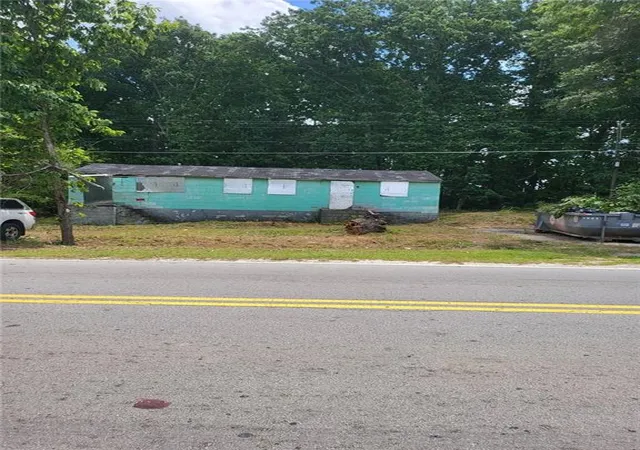 3rd image of 6965 Maddox Rd, Lithonia, GA 30058 | MLS# 7798852