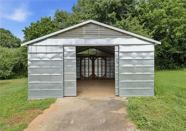 Photo 3 of Single family home for sale at 667 Wo Smith Rd, Jefferson, GA 30549 | MLS# 7792167 | Listing updated on 2026-09-22