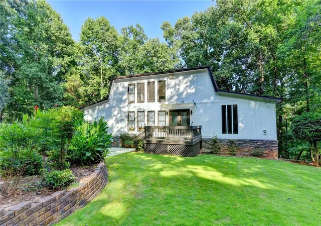 3rd image of 117 Ridge Rd, Berkeley Lake, GA 30096 | MLS# 7815381