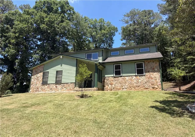 Photo 4 of Sale Pending at 6830 Earlhurst Rd, Atlanta, GA 30349 | MLS# 7787804 | Listing updated on 2026-10-17