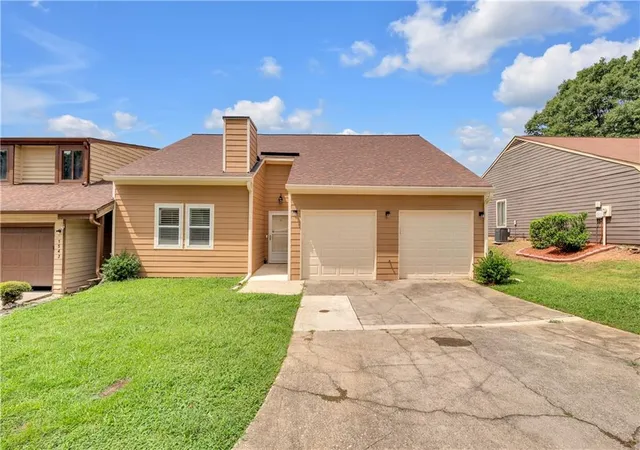 1st image of 1541 Burnstone Dr, Stone Mountain, GA 30088 | MLS# 7814082