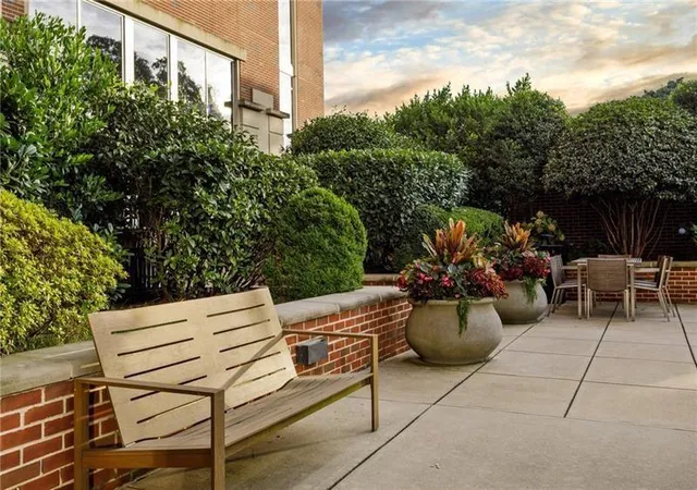 2nd image of 1820 Peachtree St Nw, Atlanta, GA 30309