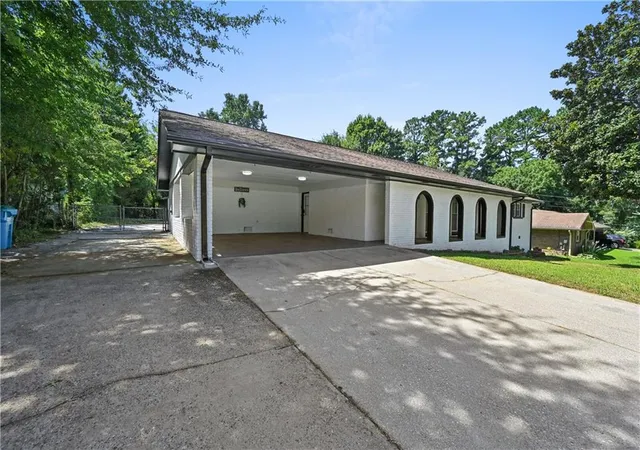 Photo 3 of Single family home for sale at 5692 Rosser Ct, Lilburn, GA 30047 | MLS# 7822899 | Listing updated on 2026-08-21