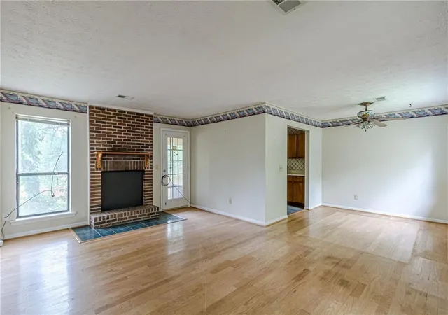3rd image of 122 Sandalwood Cir, Lawrenceville, GA 30046 | MLS# 7764673