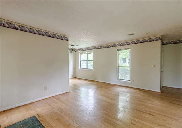 4th image of 122 Sandalwood Cir, Lawrenceville, GA 30046 | MLS# 7764673