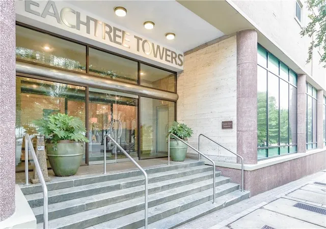 3rd image of 300 Peachtree St Ne, Atlanta, GA 30308