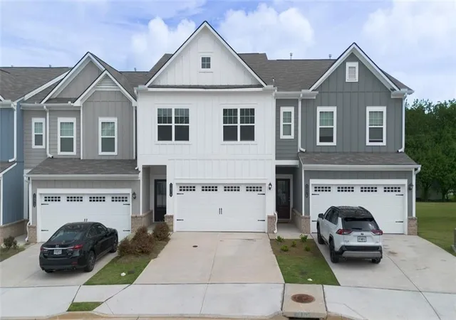Homes for sale in Sugar Hill, GA | 1074 Chastain Dr #44, Sugar Hill, GA 30518 | MLS# 7764430