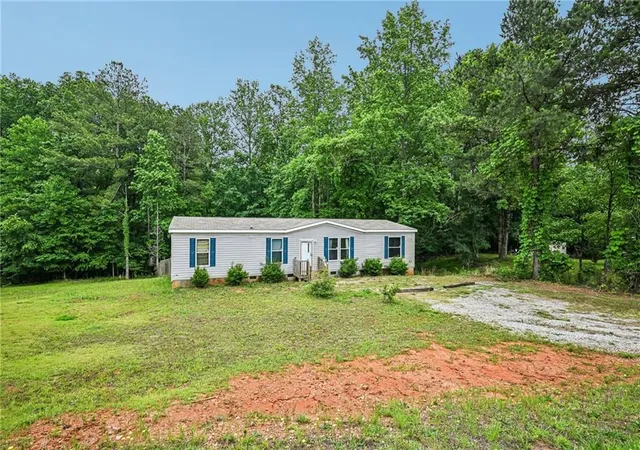 Photo 2 of Single family home for sale at 5805 Saddle Clb Rd, Gainesville, GA 30506 | MLS# 7750592 | Listing updated on 2026-06-18