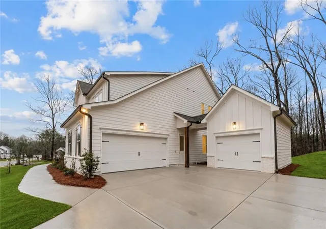 Photo 4 of Single family home for sale at 200 Knollwood Bnd, Canton, GA 30115 | MLS# 7789276 | Listing updated on 2026-09-18