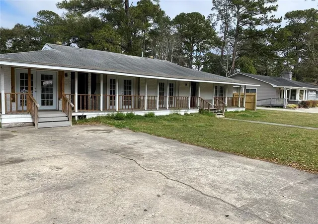 1st image of 106 E Derenne Ave, Savannah, GA 31405 | MLS# 7737761
