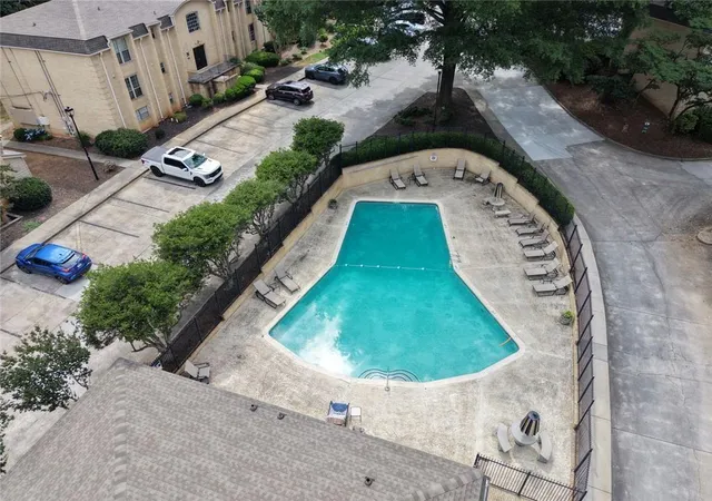 Listing Photo 2 - Condo for sale in building located at 5400 Roswell Rd, Atlanta, GA 30342 - Unit #L6