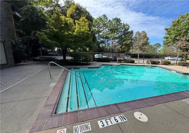 Listing Photo 2 - Condo for sale in building located at 425 Chapel St Sw, Atlanta, GA 30313 - Unit #1212
