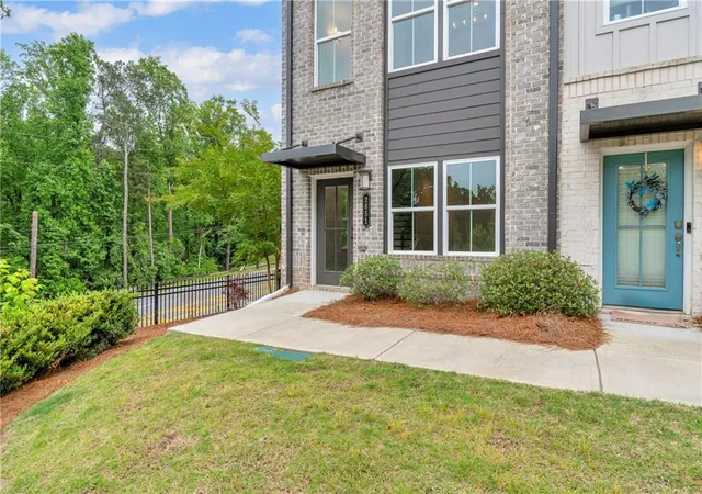 Homes for sale in Atlanta, GA | 2651 Stream Ter Nw, Atlanta, GA 30318 | MLS# 7774872