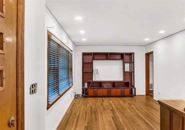 Photo 3 of Single family home for sale at 2560 Wood Valley Dr, Atlanta, GA 30344 | MLS# 7822781 | Listing updated on 2026-08-18