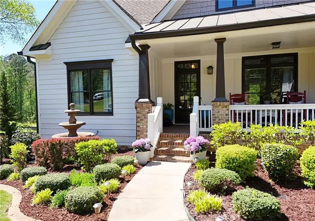 2nd image of 204 Lynn Ln, Canton, GA 30115 | MLS# 7810807
