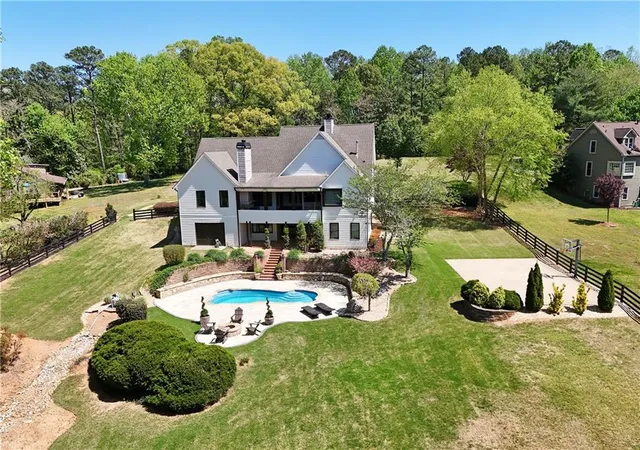 3rd image of 204 Lynn Ln, Canton, GA 30115 | MLS# 7810807