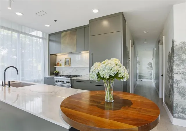 2nd image of 905 Juniper St Ne #516, Atlanta, GA 30309 | MLS# 7754638