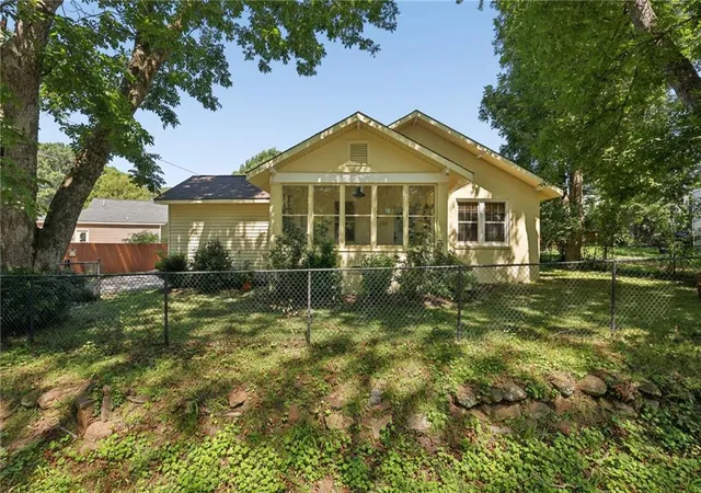 Photo 2 of Single family home for sale at 200 S Jackson St, Hartwell, GA 30643 | MLS# 7805761 | Listing updated on 2026-09-15