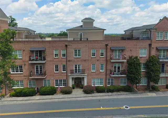 Listing Photo 4 - Condo for sale in building located at 351 Washington Ave NE, Marietta, GA 30060 - Unit #309