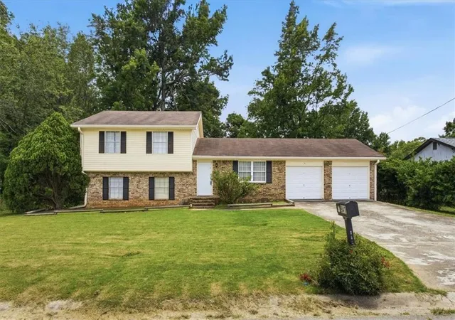 Photo 2 of Sale Pending at 941 Cochise Trl, Conyers, GA 30094 | MLS# 7812870 | Listing updated on 2026-09-15