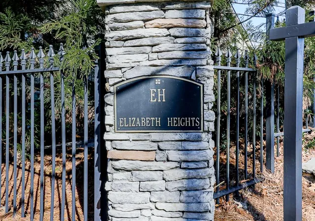 Listing Photo 2 - Condo for sale in building located at 1708 Brighton Pt, Sandy Springs, GA 30328 - Unit #