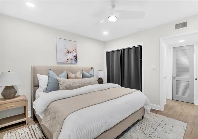 Listing Photo 3 - Condo for sale in building located at 120 Alden Ave NW, Atlanta, GA 30309 - Unit #C2
