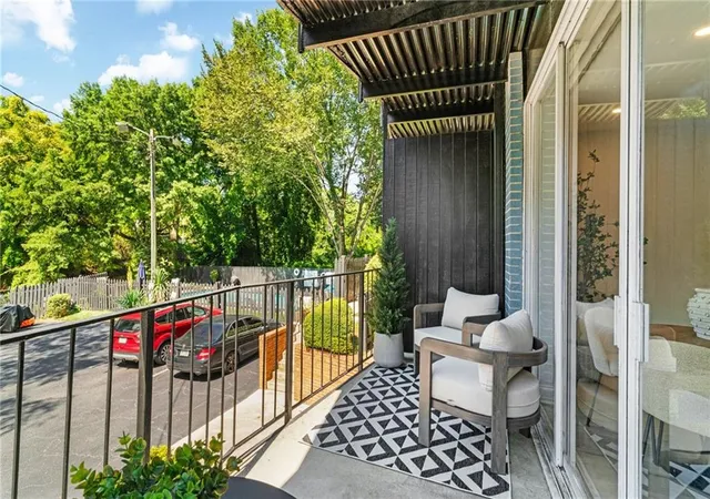 Listing Photo 5 - Condo for sale in building located at 120 Alden Ave NW, Atlanta, GA 30309 - Unit #C2