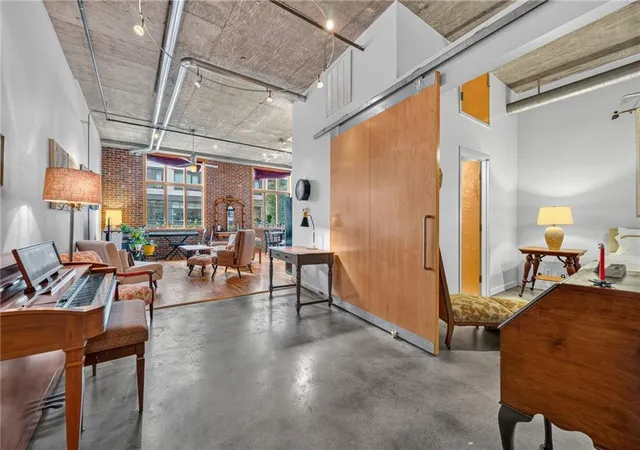 Photo 2 of Sale Pending at 660 Glen Iris Dr Ne #207, Atlanta, GA 30308 | MLS# 7817105 | Listing updated on 2026-09-19