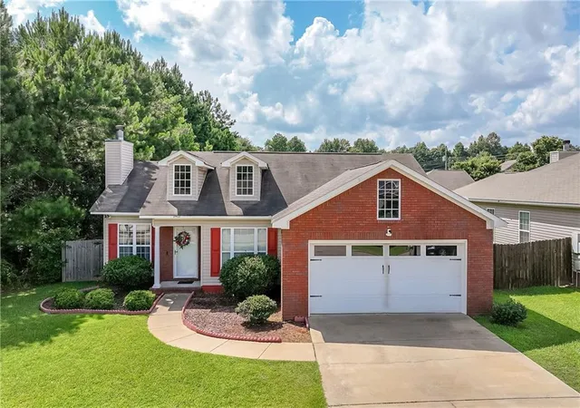 Photo 1 of Sale Pending at 2902 Waterford Blvd, Opelika, AL 36804 | MLS# 7807653 | Listing updated on 2026-09-08