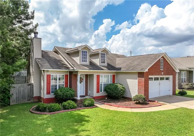 Photo 2 of Sale Pending at 2902 Waterford Blvd, Opelika, AL 36804 | MLS# 7807653 | Listing updated on 2026-09-08