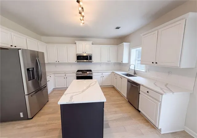 Photo 2 of Single family home for sale at 3718 Park Hl Cir, Loganville, GA 30052 | MLS# 7805673 | Listing updated on 2026-09-20
