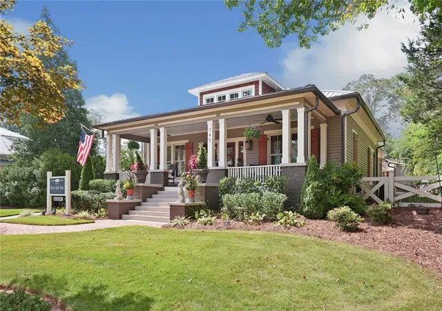 3rd image of 745 Washington St, Clarkesville, GA 30523 | MLS# 7745509