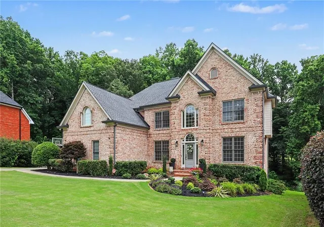 Photo 2 of Sale Pending at 4041 Hickory Fairway Dr, Woodstock, GA 30188 | MLS# 7792928 | Listing updated on 2026-08-23