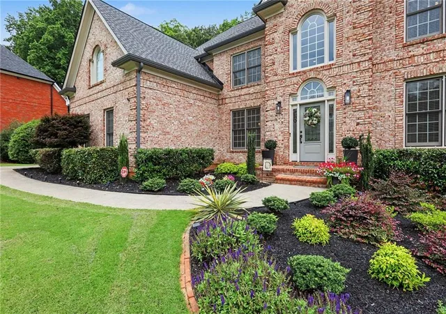 Photo 3 of Sale Pending at 4041 Hickory Fairway Dr, Woodstock, GA 30188 | MLS# 7792928 | Listing updated on 2026-08-23