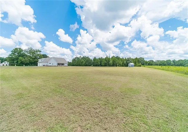3rd image of 302 Savannah Dr, Mansfield, GA 30055 | MLS# 7819303