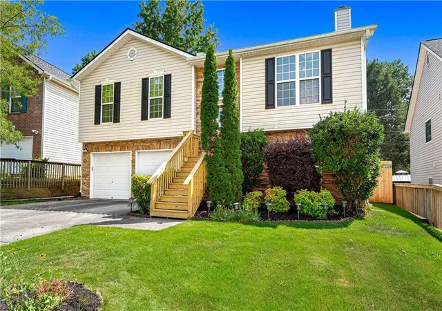 Photo 2 of Sale Pending at 5822 Bridgeport Ct, Flowery Branch, GA 30542 | MLS# 7799123 | Listing updated on 2026-08-27