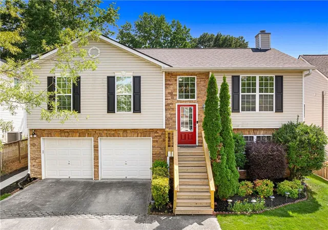 Photo 3 of Sale Pending at 5822 Bridgeport Ct, Flowery Branch, GA 30542 | MLS# 7799123 | Listing updated on 2026-08-27