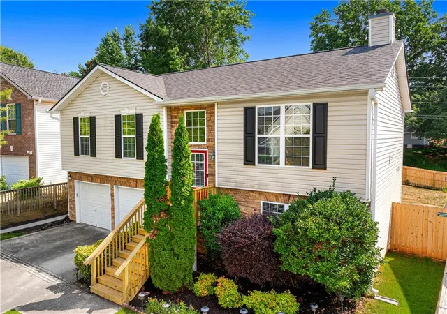 Photo 3 of Sale Pending at 5822 Bridgeport Ct, Flowery Branch, GA 30542 | MLS# 7799123 | Listing updated on 2026-08-27