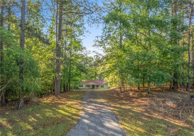 Photo 3 of Single family home for sale at 1038 Carrs Sta Rd NE, Milledgeville, GA 31061 | MLS# 7814055 | Listing updated on 2026-08-28