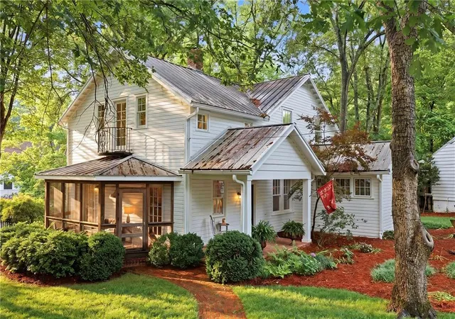 1st image of 756 Berkeley Ave Nw, Atlanta, GA 30318 | MLS# 7777331