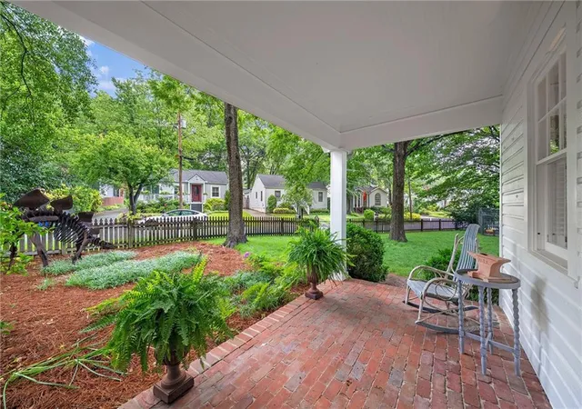 3rd image of 756 Berkeley Ave Nw, Atlanta, GA 30318 | MLS# 7777331